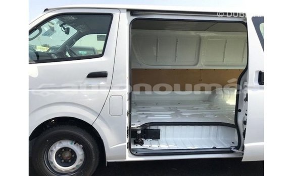 Acheter Import Voiture Toyota Hiace Blanc à Import - Dubai, Iles Acheter Import Voiture Toyota Hiace Blanc à Import - Dubai, Iles