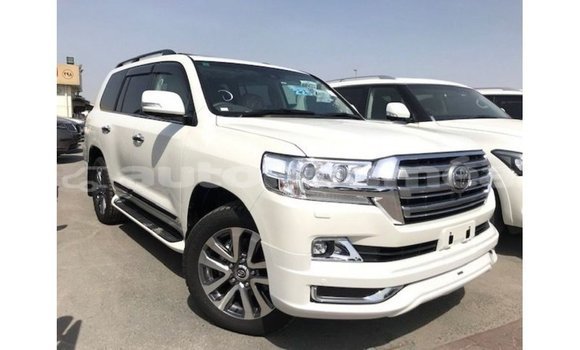 Acheter Import Voiture Toyota Land Cruiser Blanc à Import - Dubai, Iles Acheter Import Voiture Toyota Land Cruiser Blanc à Import - Dubai, Iles