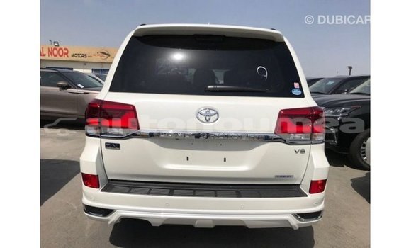 Acheter Import Voiture Toyota Land Cruiser Blanc à Import - Dubai, Iles Acheter Import Voiture Toyota Land Cruiser Blanc à Import - Dubai, Iles