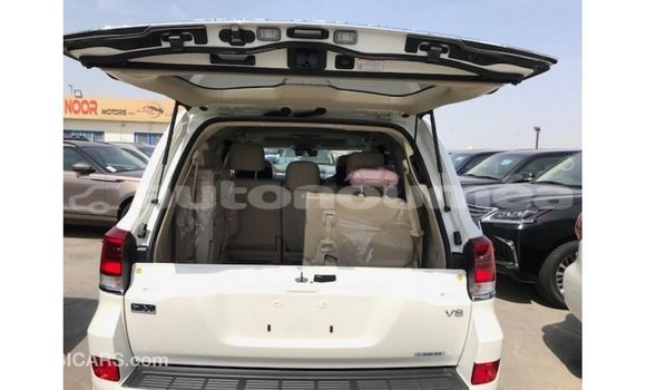 Acheter Import Voiture Toyota Land Cruiser Blanc à Import - Dubai, Iles Acheter Import Voiture Toyota Land Cruiser Blanc à Import - Dubai, Iles