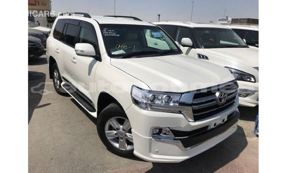 Acheter Import Voiture Toyota Land Cruiser Blanc à Import - Dubai, Iles Acheter Import Voiture Toyota Land Cruiser Blanc à Import - Dubai, Iles
