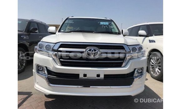 Acheter Import Voiture Toyota Land Cruiser Blanc à Import - Dubai, Iles Acheter Import Voiture Toyota Land Cruiser Blanc à Import - Dubai, Iles