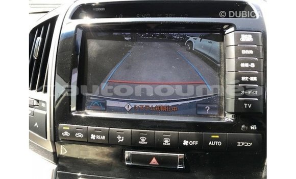 Acheter Import Voiture Toyota Land Cruiser Blanc à Import - Dubai, Iles Acheter Import Voiture Toyota Land Cruiser Blanc à Import - Dubai, Iles