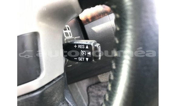 Acheter Import Voiture Toyota Land Cruiser Blanc à Import - Dubai, Iles Acheter Import Voiture Toyota Land Cruiser Blanc à Import - Dubai, Iles