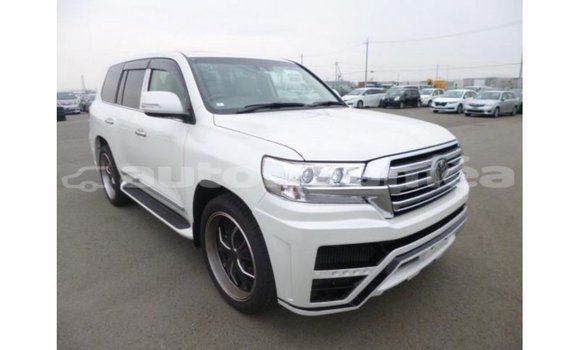 Acheter Import Voiture Toyota Land Cruiser Blanc à Import - Dubai, Iles Acheter Import Voiture Toyota Land Cruiser Blanc à Import - Dubai, Iles