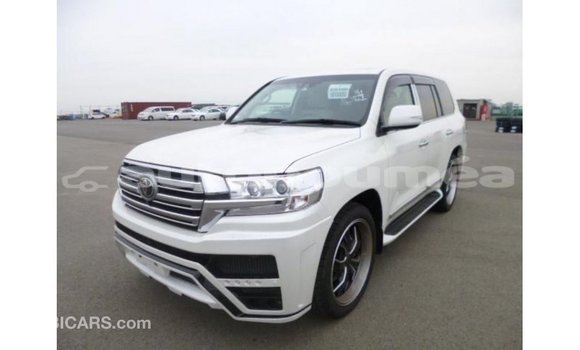 Acheter Import Voiture Toyota Land Cruiser Blanc à Import - Dubai, Iles Acheter Import Voiture Toyota Land Cruiser Blanc à Import - Dubai, Iles
