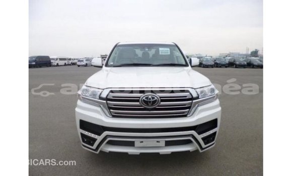 Acheter Import Voiture Toyota Land Cruiser Blanc à Import - Dubai, Iles Acheter Import Voiture Toyota Land Cruiser Blanc à Import - Dubai, Iles