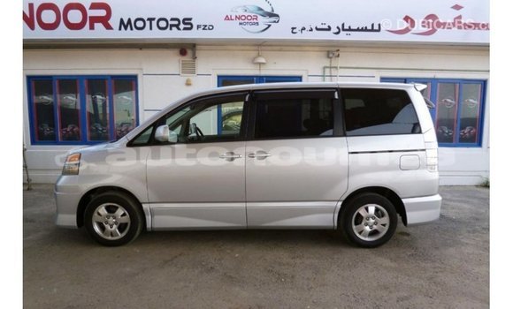 Acheter Import Voiture Toyota Voxy Autre à Import - Dubai, Iles Acheter Import Voiture Toyota Voxy Autre à Import - Dubai, Iles