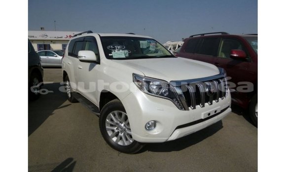 Acheter Import Voiture Toyota Prado Blanc à Import - Dubai, Iles Acheter Import Voiture Toyota Prado Blanc à Import - Dubai, Iles