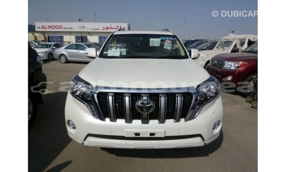 Acheter Import Voiture Toyota Prado Blanc à Import - Dubai, Iles Acheter Import Voiture Toyota Prado Blanc à Import - Dubai, Iles