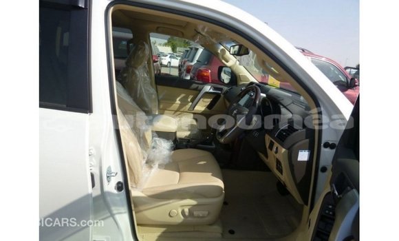 Acheter Import Voiture Toyota Prado Blanc à Import - Dubai, Iles Acheter Import Voiture Toyota Prado Blanc à Import - Dubai, Iles