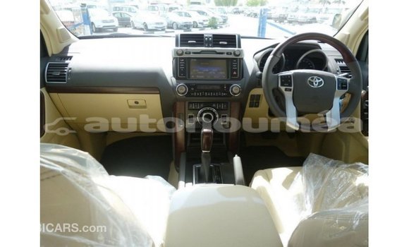 Acheter Import Voiture Toyota Prado Blanc à Import - Dubai, Iles Acheter Import Voiture Toyota Prado Blanc à Import - Dubai, Iles