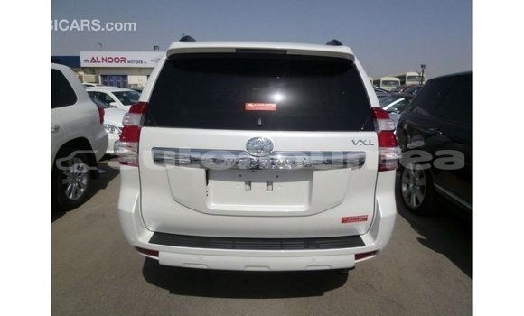Acheter Import Voiture Toyota Prado Blanc à Import - Dubai, Iles Acheter Import Voiture Toyota Prado Blanc à Import - Dubai, Iles