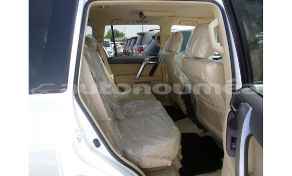 Acheter Import Voiture Toyota Prado Blanc à Import - Dubai, Iles Acheter Import Voiture Toyota Prado Blanc à Import - Dubai, Iles