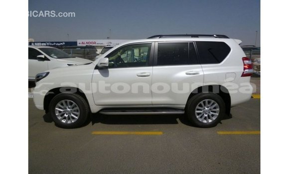 Acheter Import Voiture Toyota Prado Blanc à Import - Dubai, Iles Acheter Import Voiture Toyota Prado Blanc à Import - Dubai, Iles