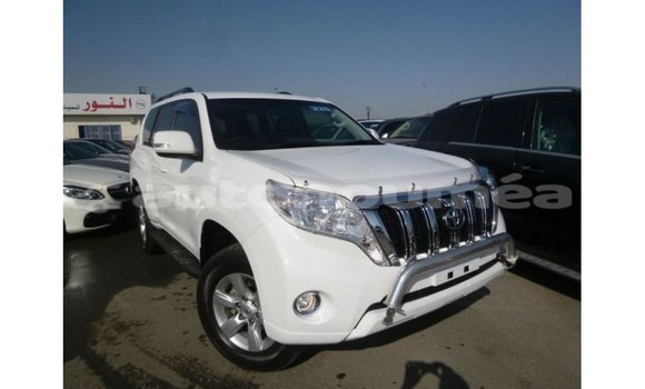 Acheter Import Voiture Toyota Prado Blanc à Import - Dubai, Iles Acheter Import Voiture Toyota Prado Blanc à Import - Dubai, Iles