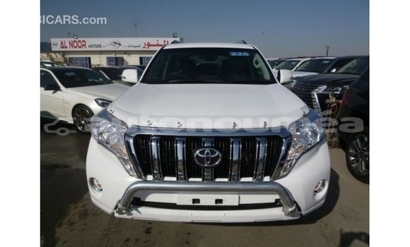 Acheter Import Voiture Toyota Prado Blanc à Import - Dubai, Iles Acheter Import Voiture Toyota Prado Blanc à Import - Dubai, Iles