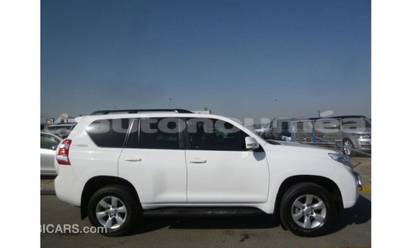 Acheter Import Voiture Toyota Prado Blanc à Import - Dubai, Iles Acheter Import Voiture Toyota Prado Blanc à Import - Dubai, Iles