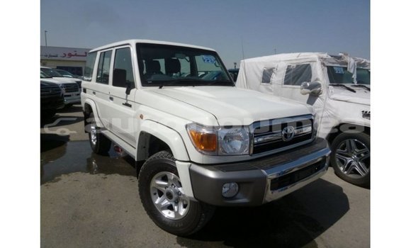 Acheter Import Voiture Toyota Land Cruiser Blanc à Import - Dubai, Iles Acheter Import Voiture Toyota Land Cruiser Blanc à Import - Dubai, Iles