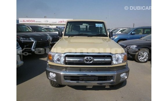 Acheter Import Voiture Toyota Land Cruiser Beige à Import - Dubai, Iles Acheter Import Voiture Toyota Land Cruiser Beige à Import - Dubai, Iles