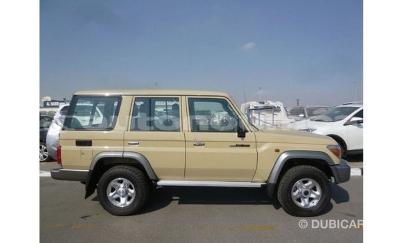 Acheter Import Voiture Toyota Land Cruiser Beige à Import - Dubai, Iles Acheter Import Voiture Toyota Land Cruiser Beige à Import - Dubai, Iles