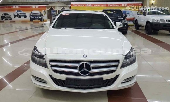 Buy Import Mercedes-Benz 190 (W201) White Car in Import - Dubai in Iles Buy Import Mercedes-Benz 190 (W201) White Car in Import - Dubai in Iles
