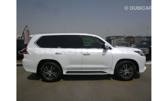 Acheter Import Voiture Lexus LX Blanc à Import - Dubai, Iles Acheter Import Voiture Lexus LX Blanc à Import - Dubai, Iles