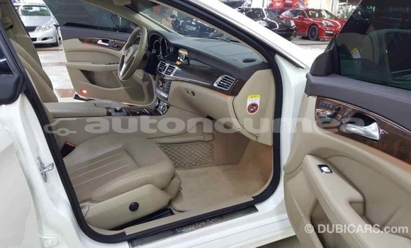 Buy Import Mercedes-Benz 190 (W201) White Car in Import - Dubai in Iles Buy Import Mercedes-Benz 190 (W201) White Car in Import - Dubai in Iles