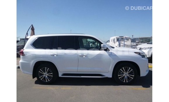 Acheter Import Voiture Lexus LX Blanc à Import - Dubai, Iles Acheter Import Voiture Lexus LX Blanc à Import - Dubai, Iles
