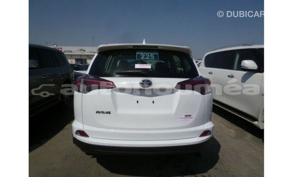 Acheter Import Utilitaire Toyota HiAce Blanc à Import - Dubai, Iles Acheter Import Utilitaire Toyota HiAce Blanc à Import - Dubai, Iles