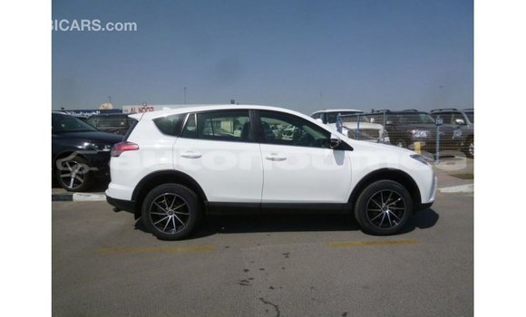 Acheter Import Utilitaire Toyota HiAce Blanc à Import - Dubai, Iles Acheter Import Utilitaire Toyota HiAce Blanc à Import - Dubai, Iles