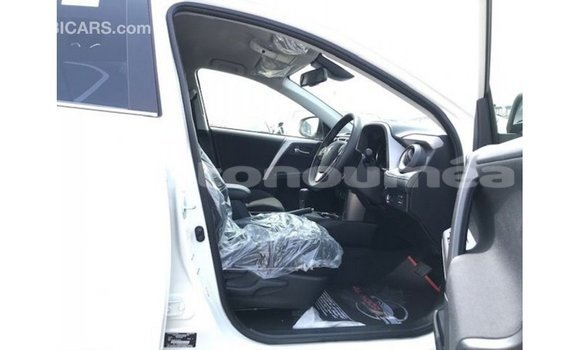 Acheter Import Utilitaire Toyota HiAce Blanc à Import - Dubai, Iles Acheter Import Utilitaire Toyota HiAce Blanc à Import - Dubai, Iles