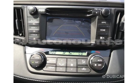 Acheter Import Utilitaire Toyota HiAce Blanc à Import - Dubai, Iles Acheter Import Utilitaire Toyota HiAce Blanc à Import - Dubai, Iles