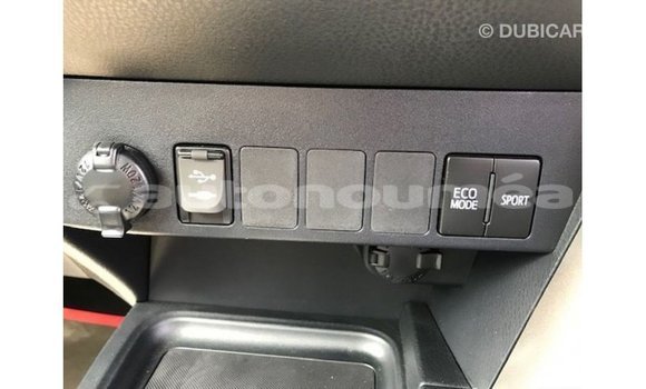 Acheter Import Utilitaire Toyota HiAce Blanc à Import - Dubai, Iles Acheter Import Utilitaire Toyota HiAce Blanc à Import - Dubai, Iles