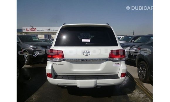 Acheter Import Voiture Toyota Land Cruiser Blanc à Import - Dubai, Iles Acheter Import Voiture Toyota Land Cruiser Blanc à Import - Dubai, Iles