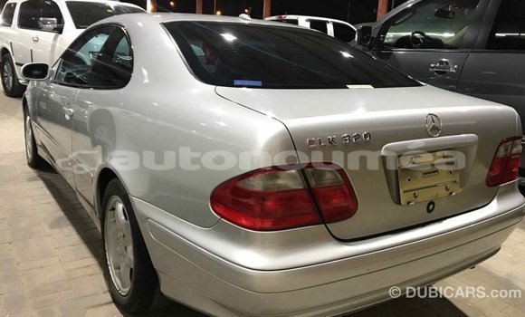Buy Import Mercedes-Benz 190 (W201) Other Car in Import - Dubai in Iles Buy Import Mercedes-Benz 190 (W201) Other Car in Import - Dubai in Iles