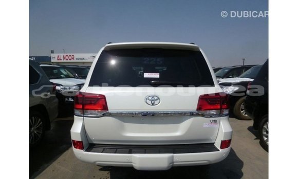 Acheter Import Voiture Toyota Land Cruiser Blanc à Import - Dubai, Iles Acheter Import Voiture Toyota Land Cruiser Blanc à Import - Dubai, Iles