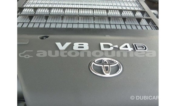 Acheter Import Voiture Toyota Land Cruiser Blanc à Import - Dubai, Iles Acheter Import Voiture Toyota Land Cruiser Blanc à Import - Dubai, Iles