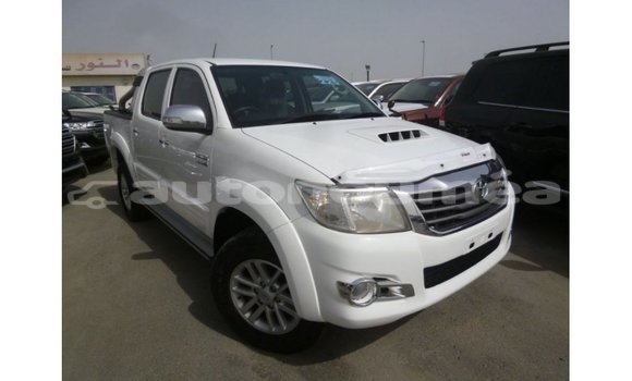 Acheter Import Voiture Toyota Hilux Blanc à Import - Dubai, Iles Acheter Import Voiture Toyota Hilux Blanc à Import - Dubai, Iles