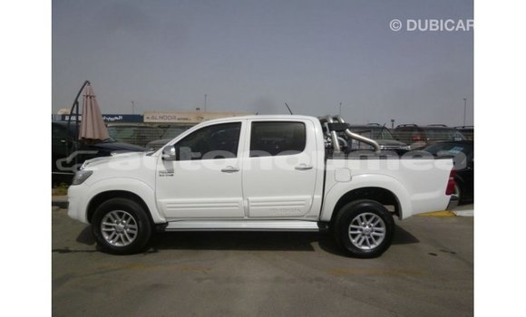 Acheter Import Voiture Toyota Hilux Blanc à Import - Dubai, Iles Acheter Import Voiture Toyota Hilux Blanc à Import - Dubai, Iles