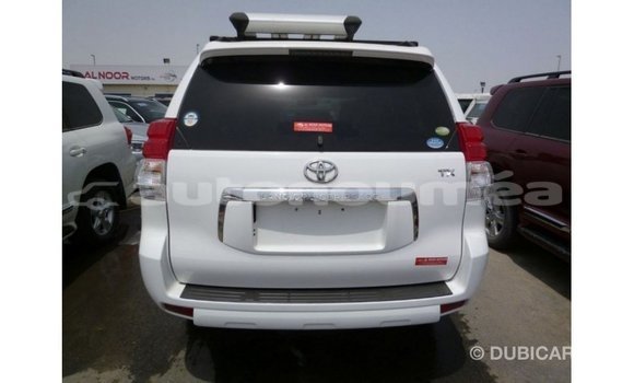 Acheter Import Voiture Toyota Prado Blanc à Import - Dubai, Iles Acheter Import Voiture Toyota Prado Blanc à Import - Dubai, Iles