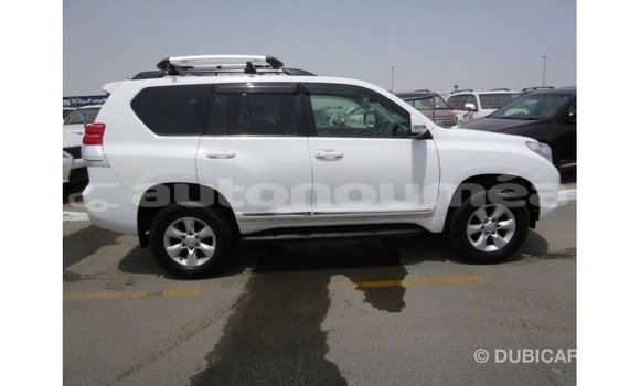 Acheter Import Voiture Toyota Prado Blanc à Import - Dubai, Iles Acheter Import Voiture Toyota Prado Blanc à Import - Dubai, Iles