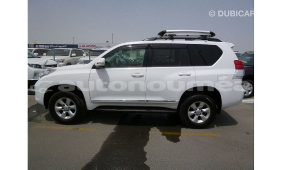 Acheter Import Voiture Toyota Prado Blanc à Import - Dubai, Iles Acheter Import Voiture Toyota Prado Blanc à Import - Dubai, Iles