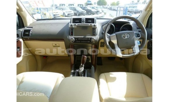 Acheter Import Voiture Toyota Prado Blanc à Import - Dubai, Iles Acheter Import Voiture Toyota Prado Blanc à Import - Dubai, Iles