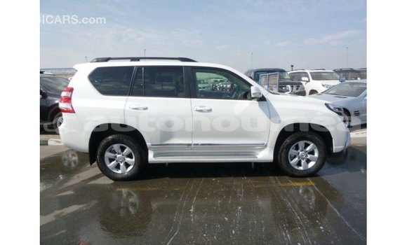 Acheter Import Voiture Toyota Prado Blanc à Import - Dubai, Iles Acheter Import Voiture Toyota Prado Blanc à Import - Dubai, Iles