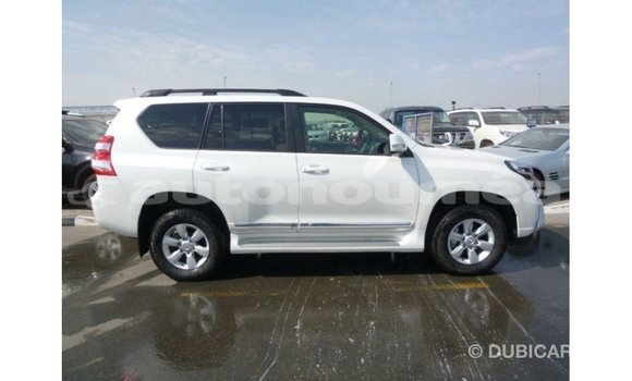 Acheter Import Voiture Toyota Prado Blanc à Import - Dubai, Iles Acheter Import Voiture Toyota Prado Blanc à Import - Dubai, Iles