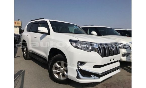 Acheter Import Voiture Toyota Prado Blanc à Import - Dubai, Iles Acheter Import Voiture Toyota Prado Blanc à Import - Dubai, Iles