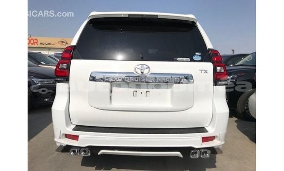 Acheter Import Voiture Toyota Prado Blanc à Import - Dubai, Iles Acheter Import Voiture Toyota Prado Blanc à Import - Dubai, Iles