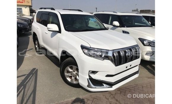 Acheter Import Voiture Toyota Prado Blanc à Import - Dubai, Iles Acheter Import Voiture Toyota Prado Blanc à Import - Dubai, Iles