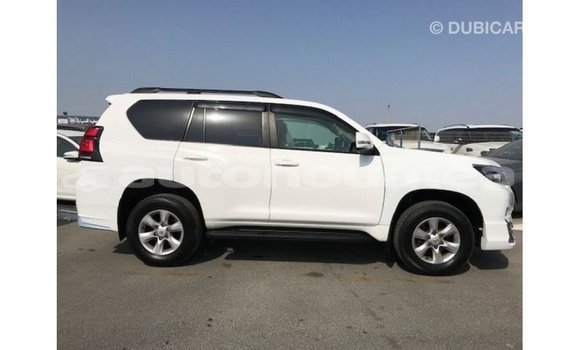 Acheter Import Voiture Toyota Prado Blanc à Import - Dubai, Iles Acheter Import Voiture Toyota Prado Blanc à Import - Dubai, Iles